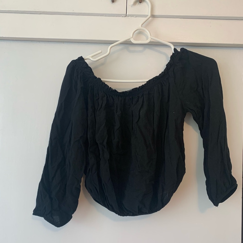 Off the shoulder crop